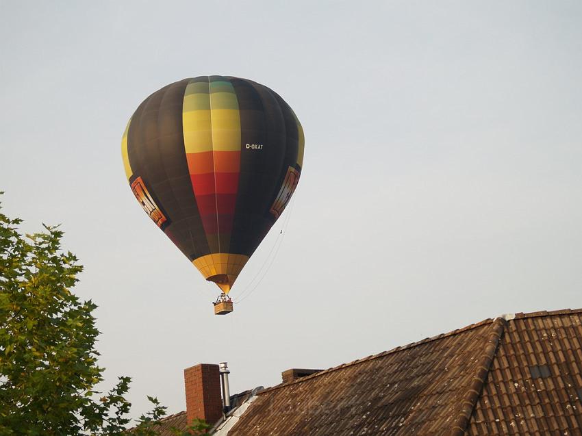 Heissluftballon im vorbei fahren  P05.JPG